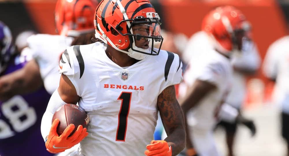 NFL Week 15 Totals Breakdown | NFL Gambling Podcast (Ep. 100)