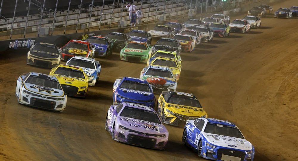 Food City Dirt Race at Bristol Motor Speedway NASCAR Best Bets and DraftKings Picks