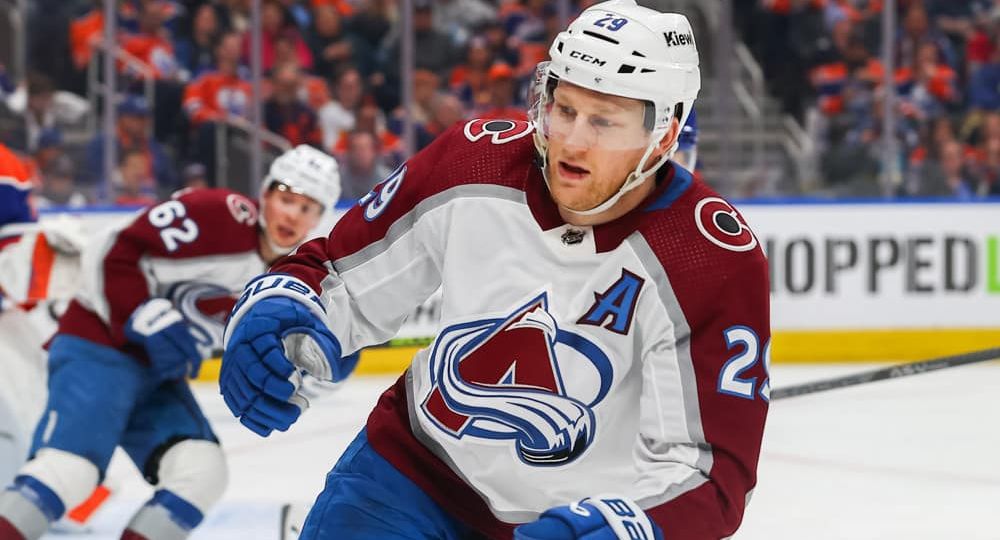 NHL: APR 05 Avalanche at Oilers