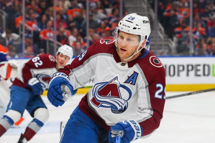 NHL: APR 05 Avalanche at Oilers